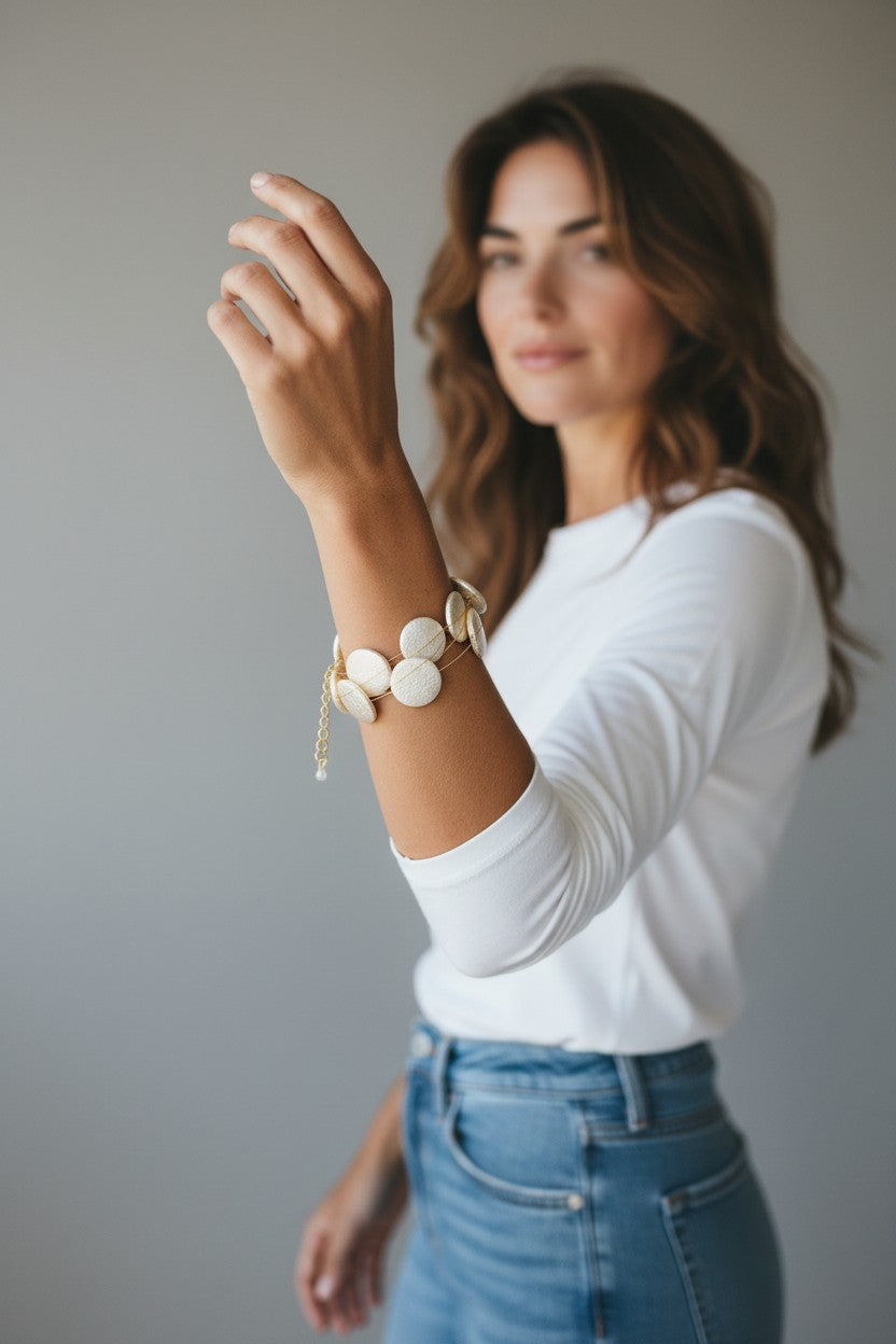 Pulseira Multi-fios Dourada com Discos Resinados Off-White