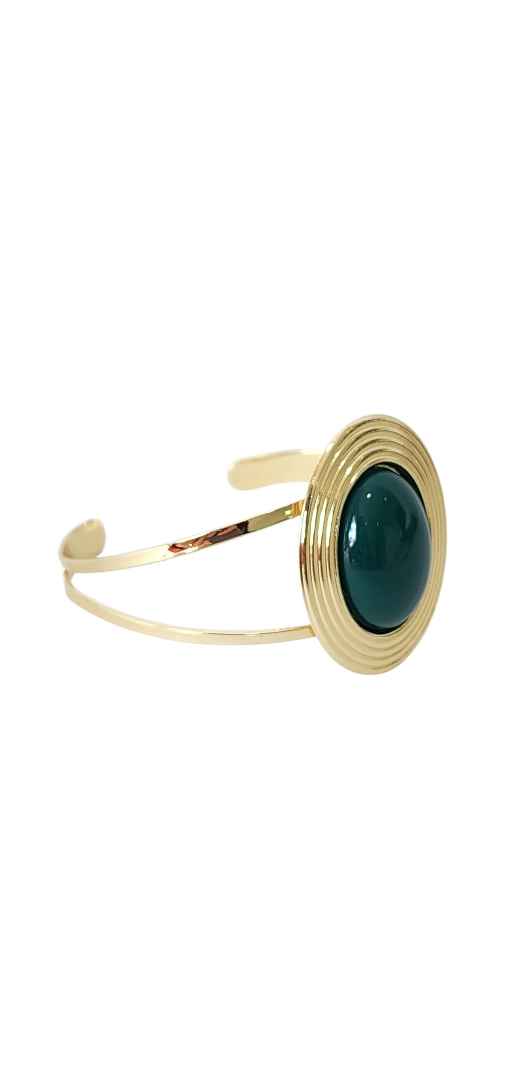 Bracelete Dourado Aberto com Medalhão Oval e Resina Verde Escura