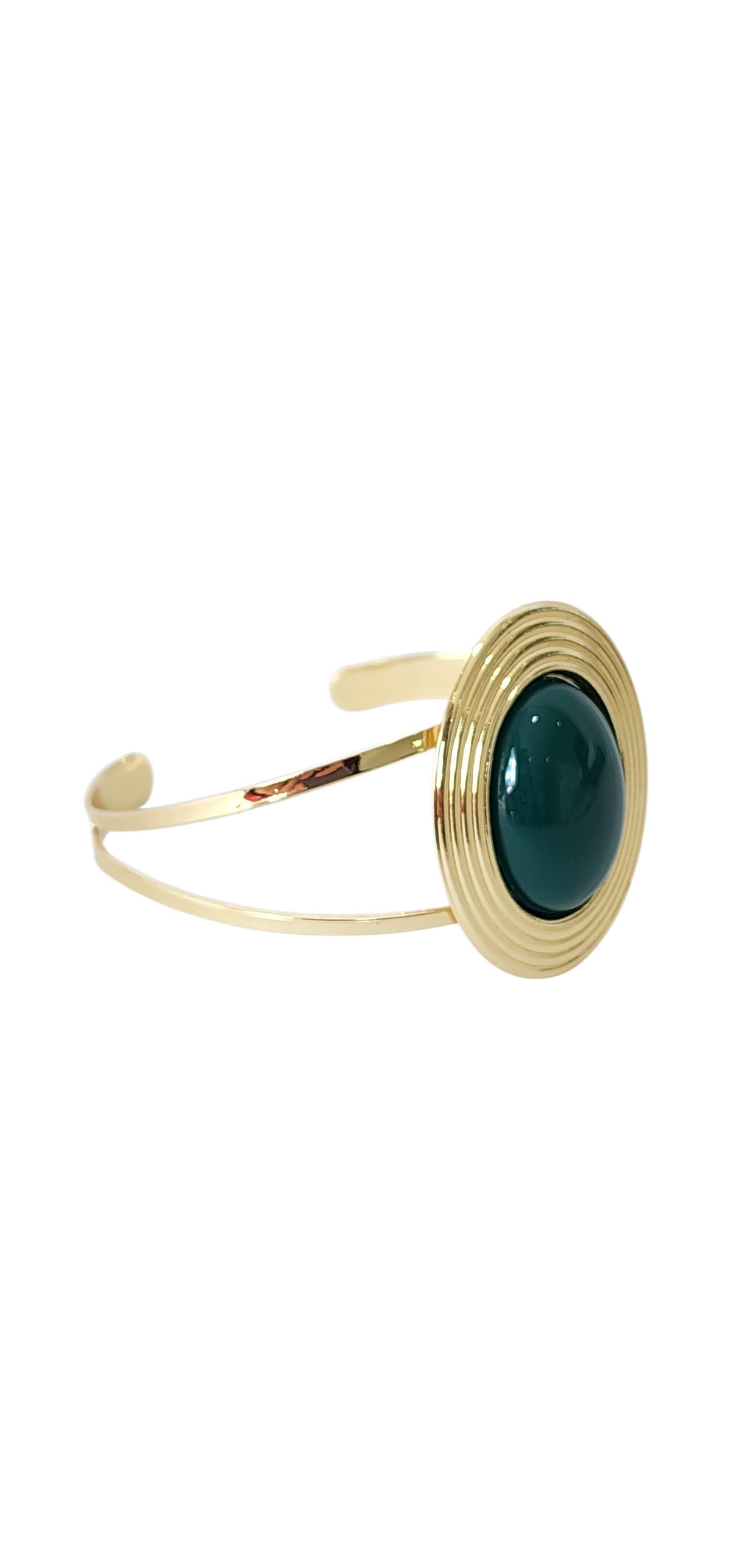 Bracelete Dourado Aberto com Medalhão Oval e Resina Verde Escura