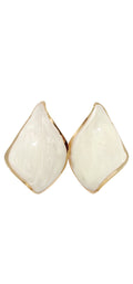 Brincos Ondulados em Resina Off-White e Dourado
