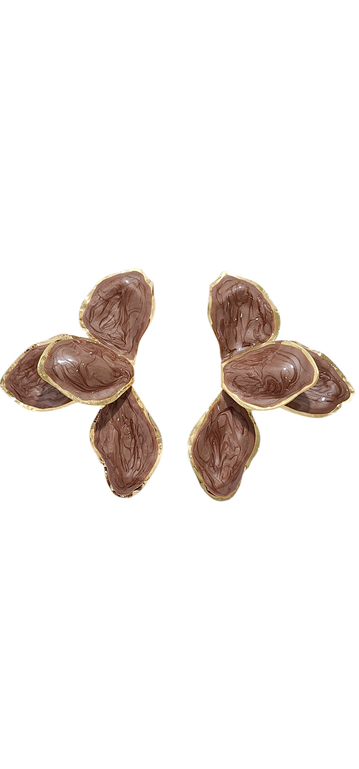 Brincos de Pétalas de Resina Marrom com Borda Dourada