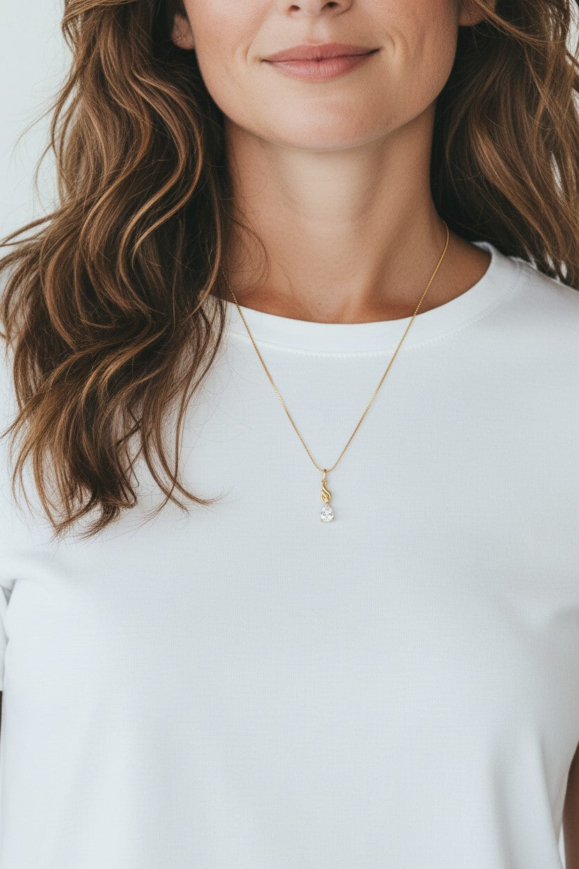 Colar Dourado com Pingente Gota em Zircônia Cristal