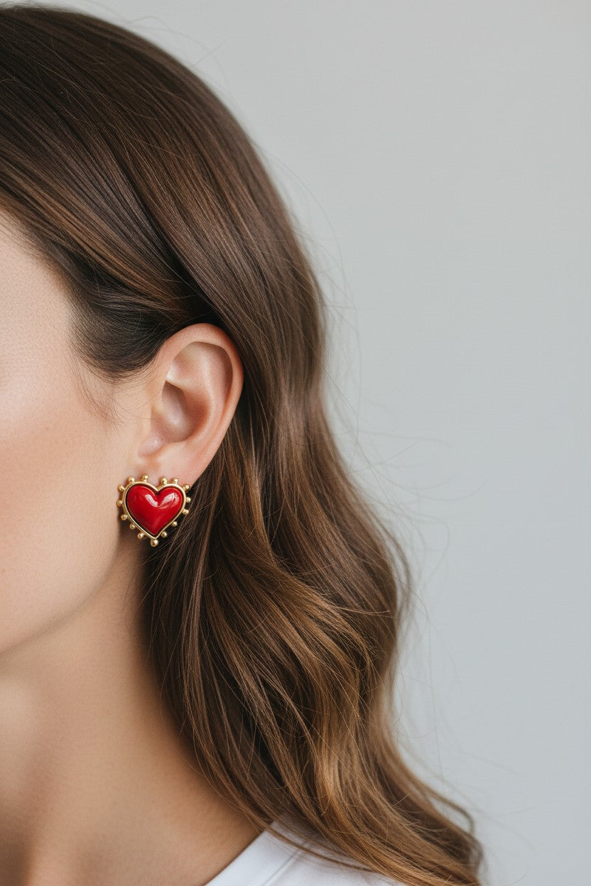 Brincos de Coração com Resina Vermelho e Metal Dourado